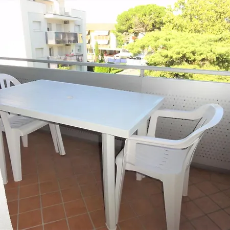 Modern With Balcony 公寓 *