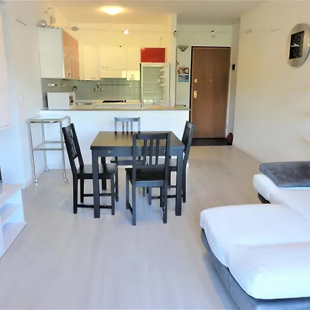 Modern With Balcony * 比比翁