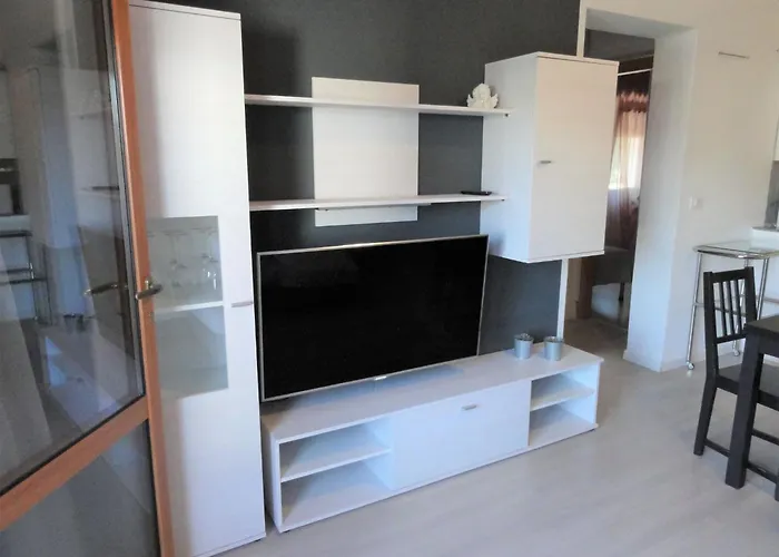 アパート Modern With Balcony ビビオーネ